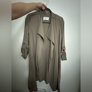 ARITZIA SPRING JACKET IN TAUPE. SIZE XS